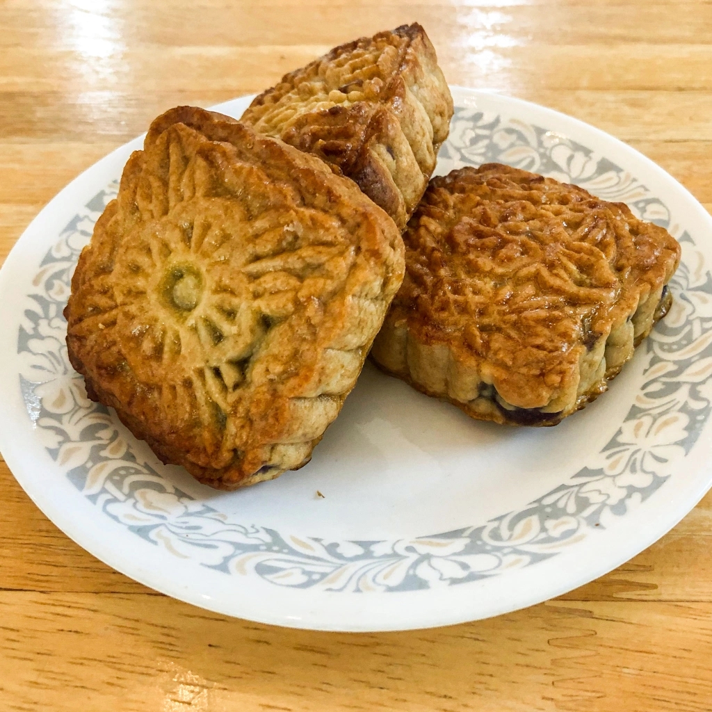 mooncakes plated